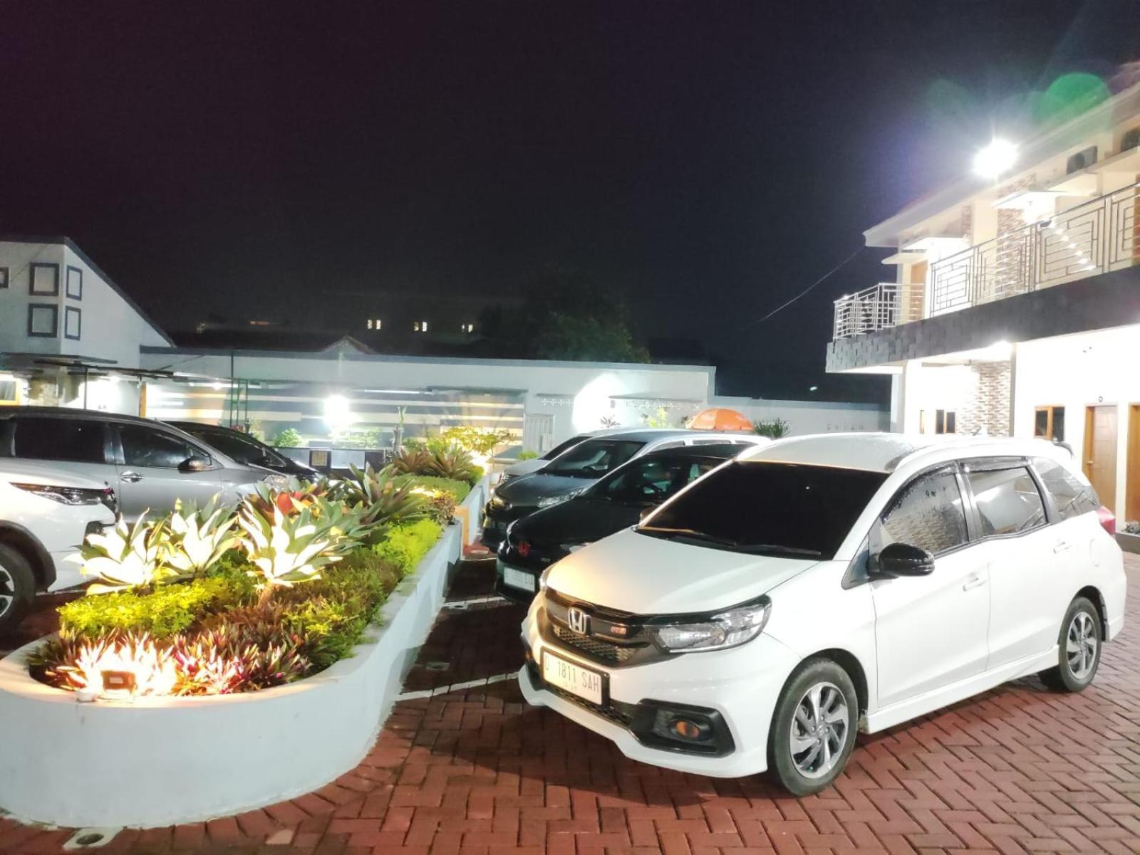 Hotel Cibening بورواكارتا المظهر الخارجي الصورة
