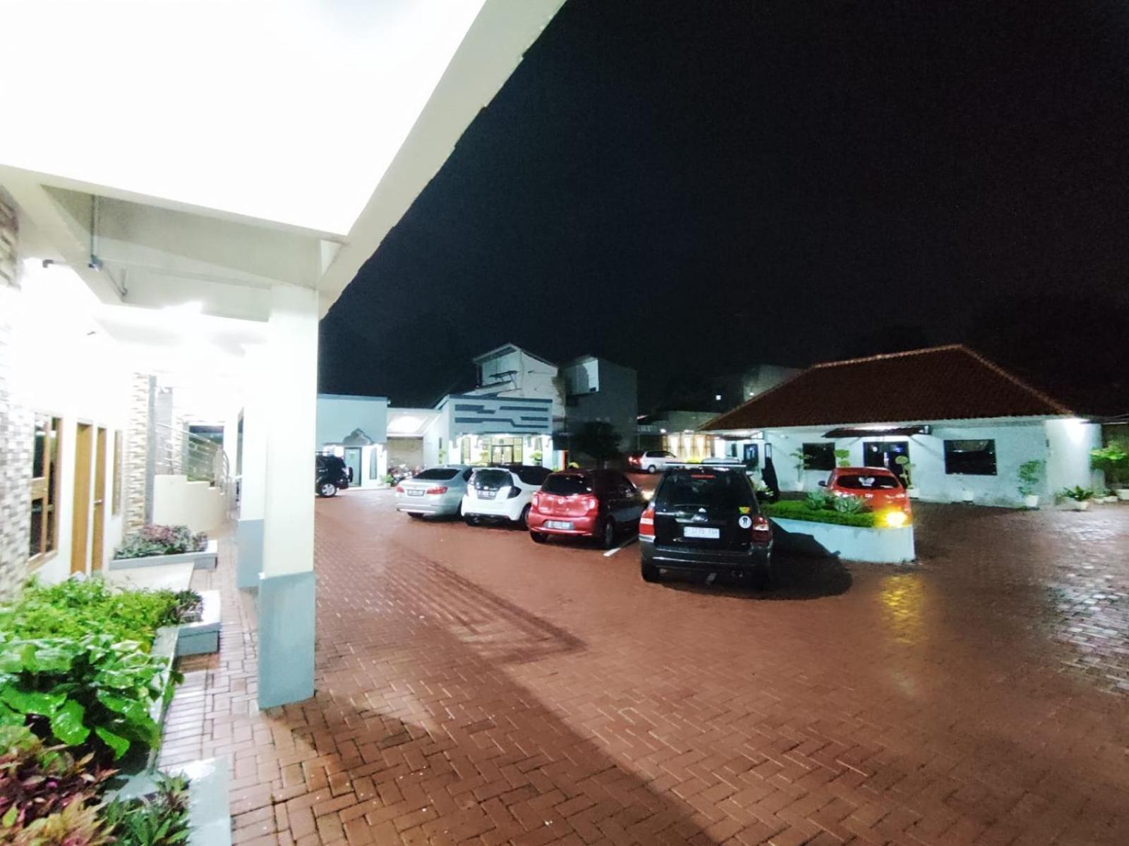 Hotel Cibening بورواكارتا المظهر الخارجي الصورة
