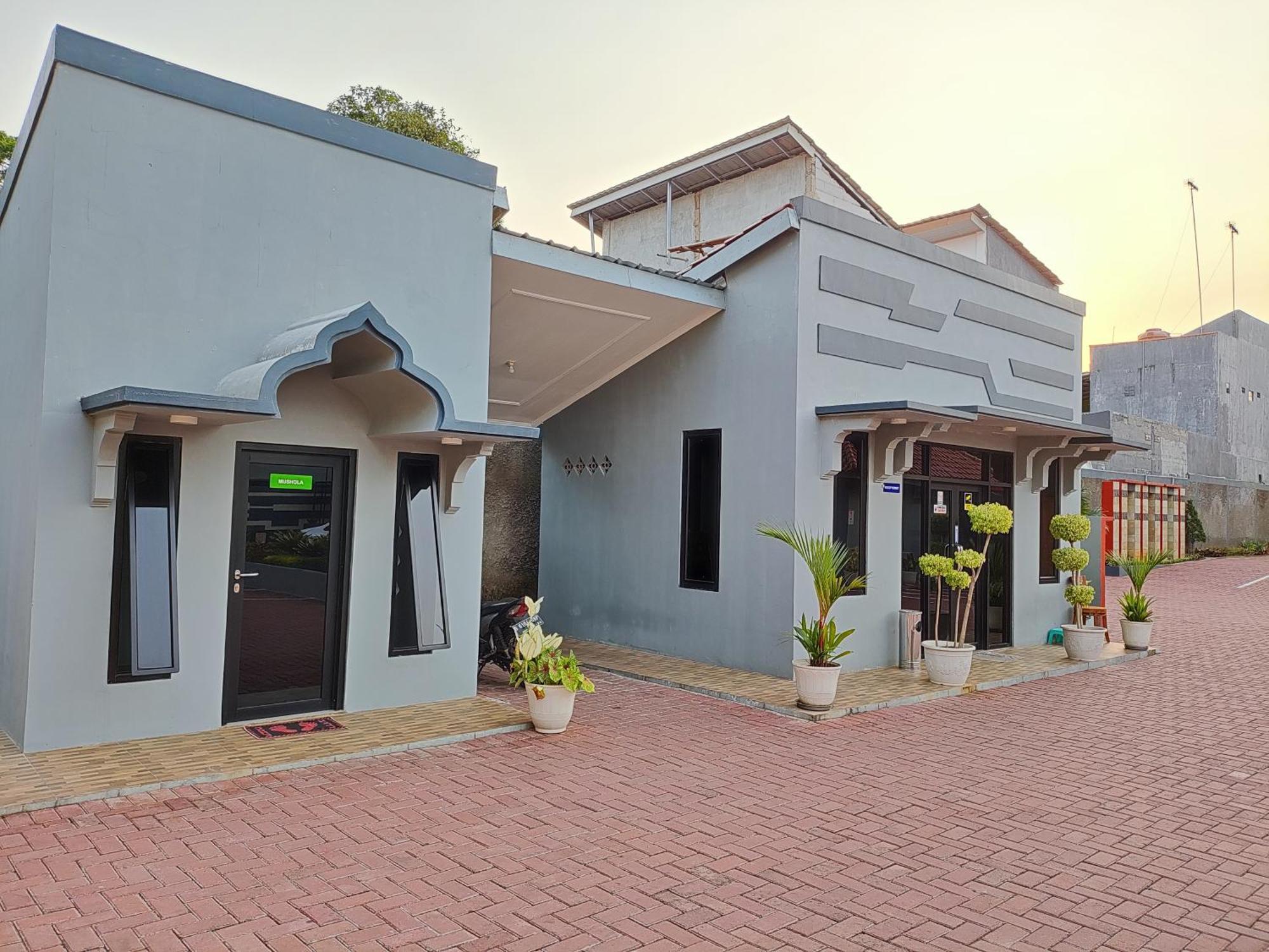 Hotel Cibening بورواكارتا المظهر الخارجي الصورة