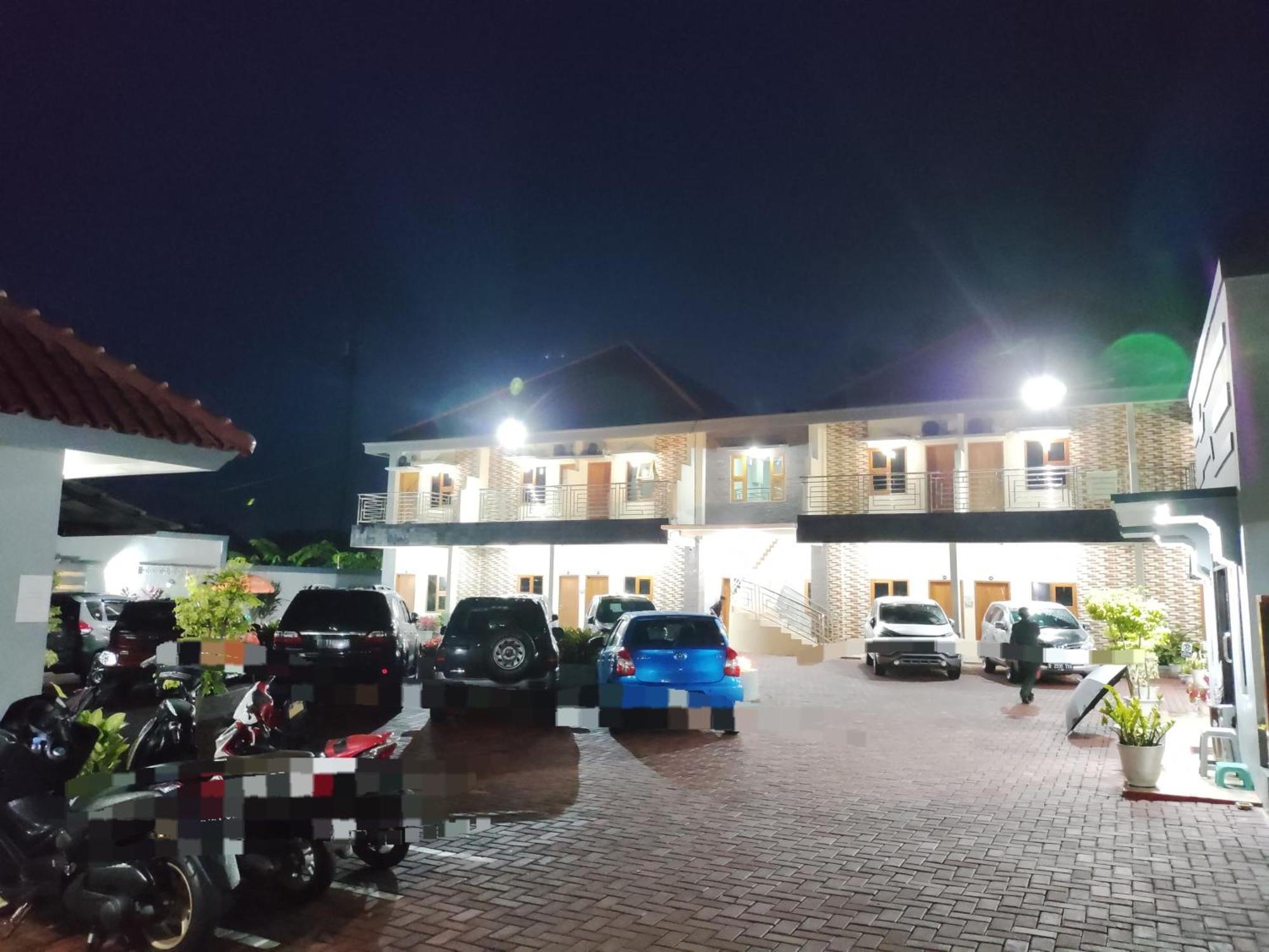 Hotel Cibening بورواكارتا المظهر الخارجي الصورة